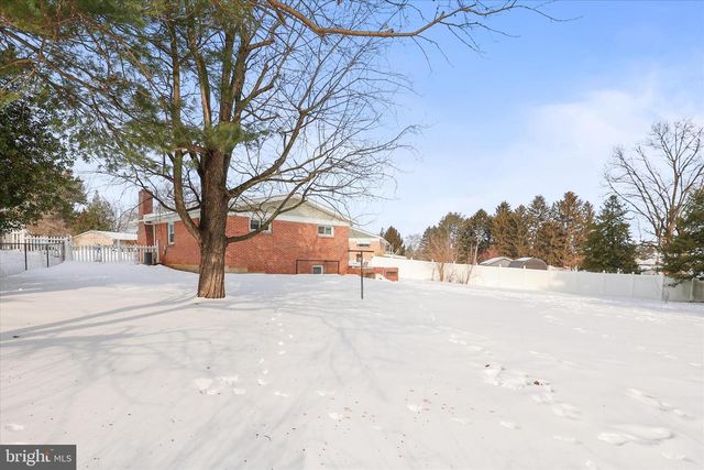 2005 SANDALWOOD CT, York, PA 17404