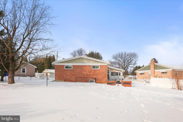 2005 SANDALWOOD CT, York, PA 17404