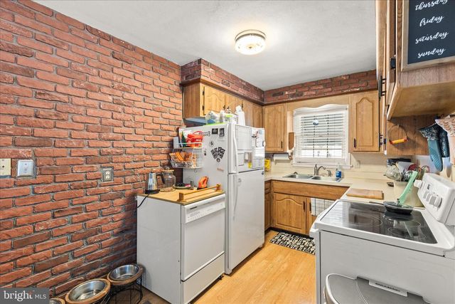 2005 SANDALWOOD CT, York, PA 17404