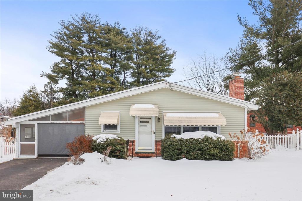 2005 SANDALWOOD CT, York, PA 17404