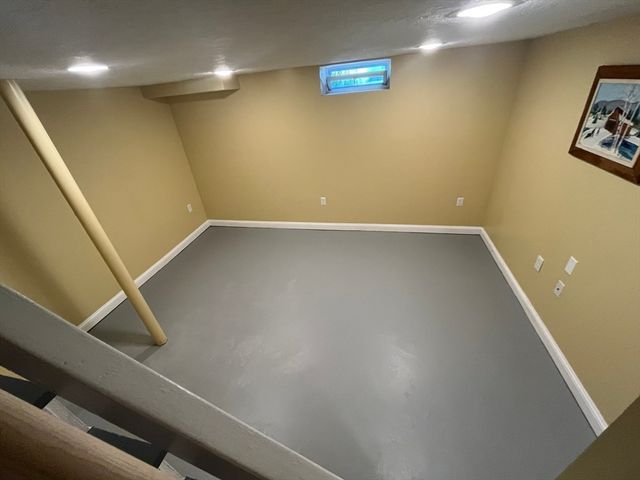 16 Mount View Ave, Auburn, MA 01501