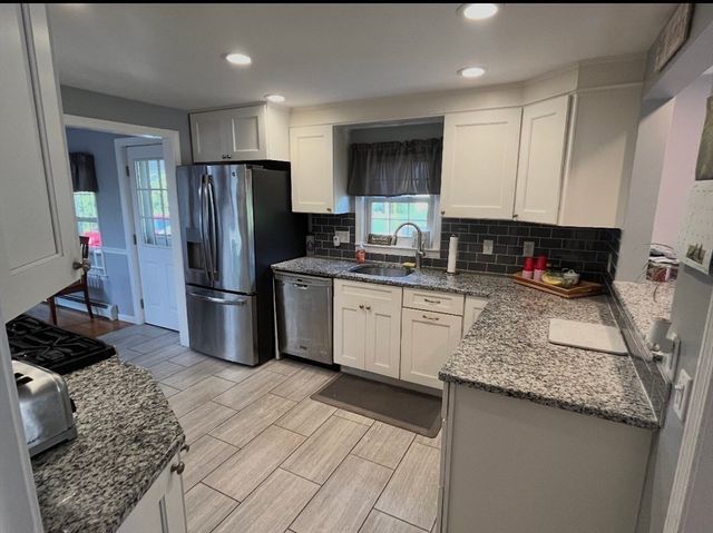 16 Mount View Ave, Auburn, MA 01501
