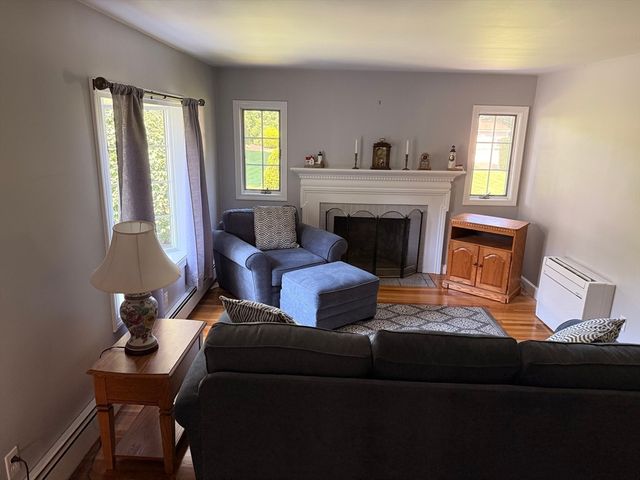 16 Mount View Ave, Auburn, MA 01501