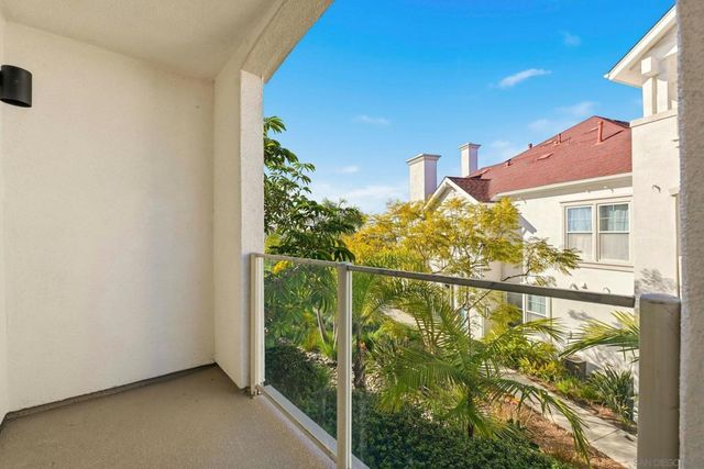 845 Harbor Cliff Way 305, Oceanside, CA 92054