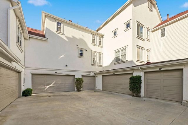 845 Harbor Cliff Way 305, Oceanside, CA 92054