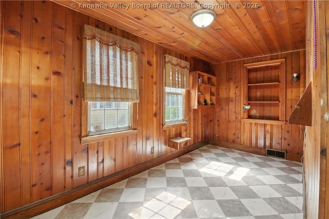 3821 Staunton Avenue Se, Charleston, WV 25304