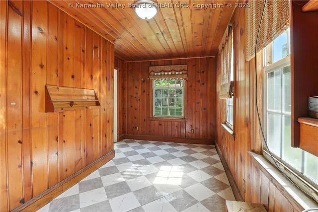 3821 Staunton Avenue Se, Charleston, WV 25304