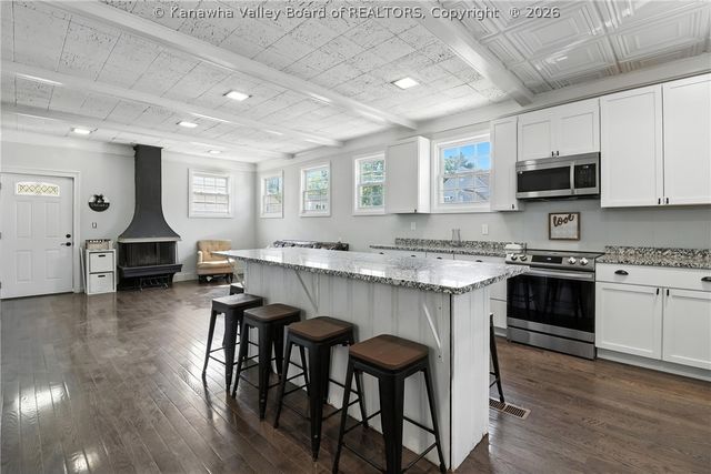 3821 Staunton Avenue Se, Charleston, WV 25304