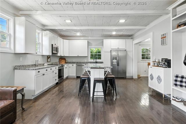 3821 Staunton Avenue Se, Charleston, WV 25304