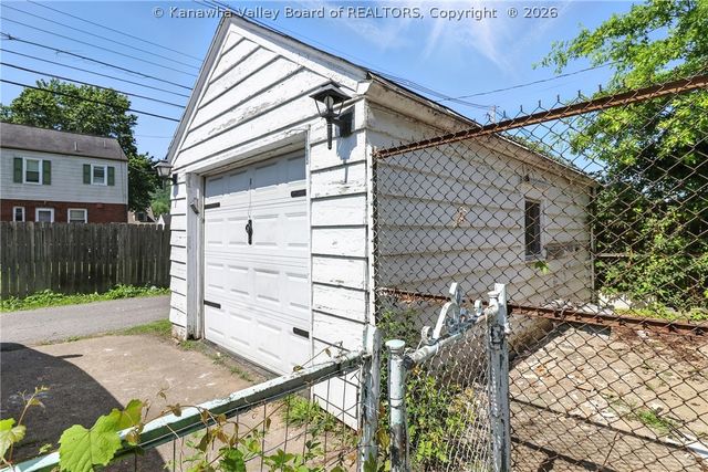 3821 Staunton Avenue Se, Charleston, WV 25304