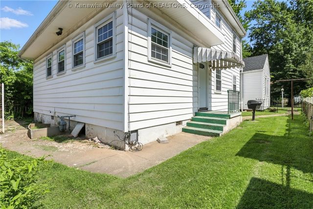 3821 Staunton Avenue Se, Charleston, WV 25304