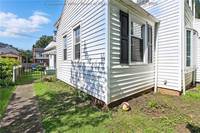 3821 Staunton Avenue Se, Charleston, WV 25304