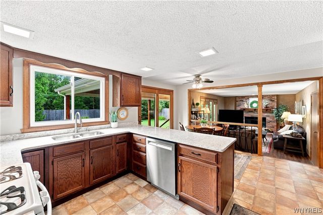 52 Cedar Ridge Drive, West Seneca, NY 14224