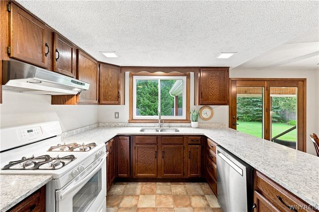 52 Cedar Ridge Drive, West Seneca, NY 14224
