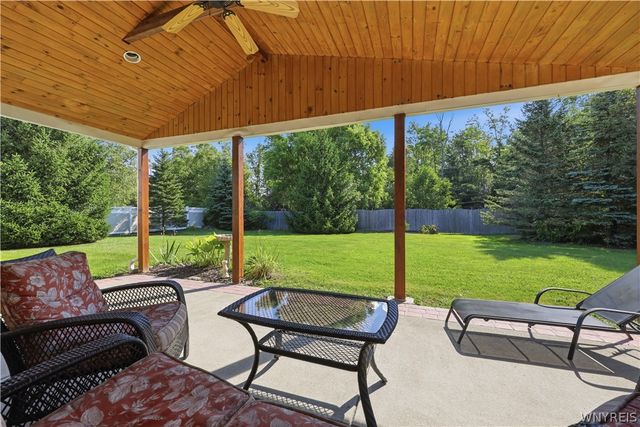 52 Cedar Ridge Drive, West Seneca, NY 14224