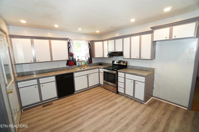 1725 Russell St, Morristown, TN 37813