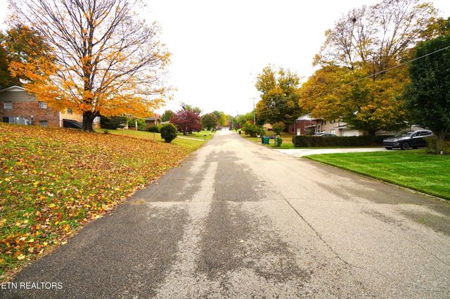 1725 Russell St, Morristown, TN 37813