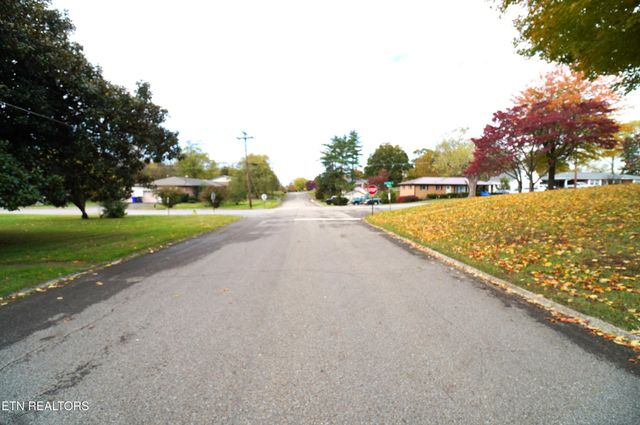 1725 Russell St, Morristown, TN 37813