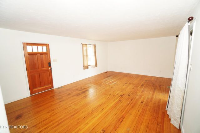 1725 Russell St, Morristown, TN 37813