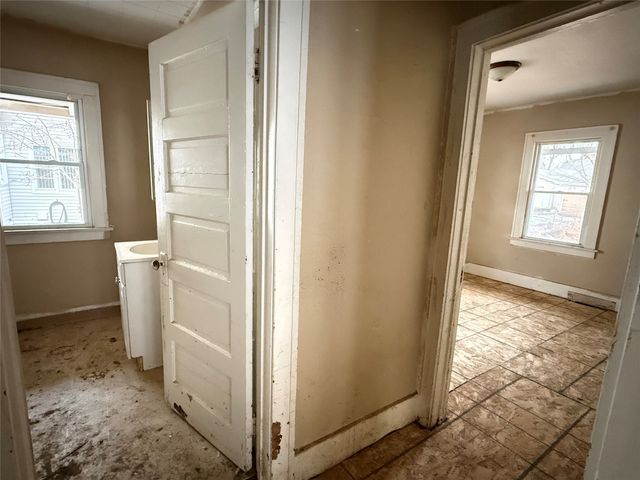 2127 E 13th Street, Des Moines, IA 50316