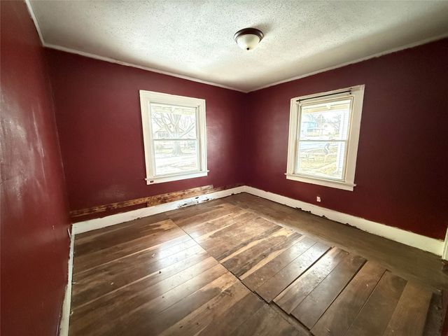 2127 E 13th Street, Des Moines, IA 50316