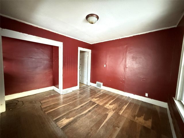 2127 E 13th Street, Des Moines, IA 50316