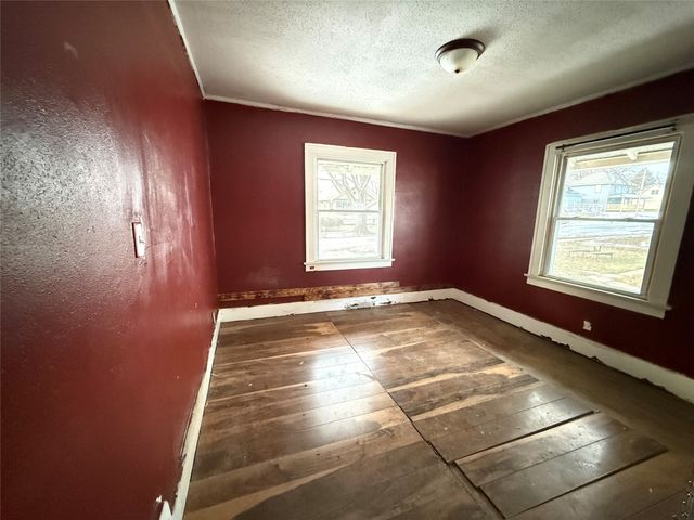 2127 E 13th Street, Des Moines, IA 50316