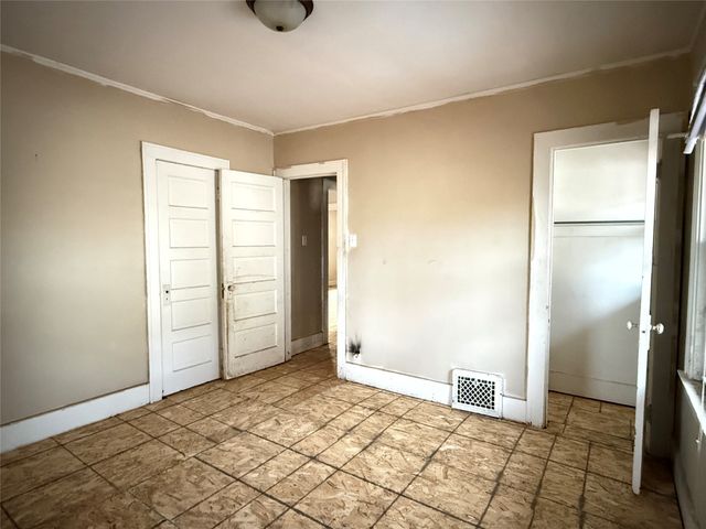 2127 E 13th Street, Des Moines, IA 50316