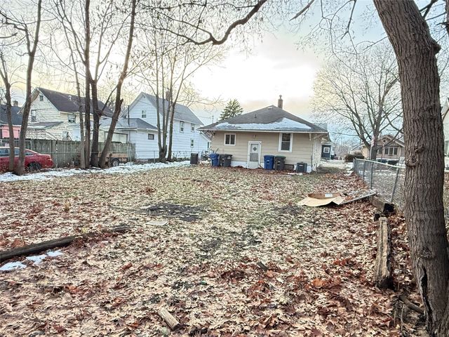 2127 E 13th Street, Des Moines, IA 50316