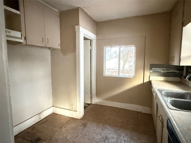 2127 E 13th Street, Des Moines, IA 50316