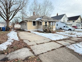 2127 E 13th Street, Des Moines, IA 50316