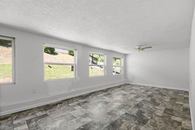 1110 King Rd, Centerville, TN 37033