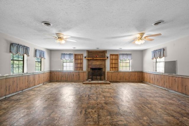 1110 King Rd, Centerville, TN 37033