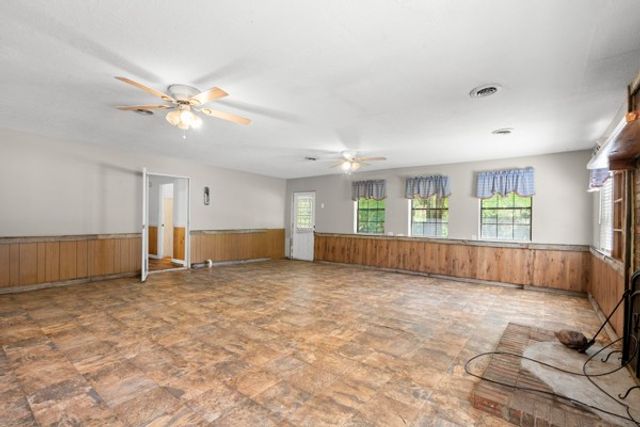 1110 King Rd, Centerville, TN 37033