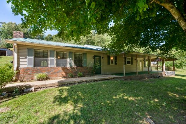 1110 King Rd, Centerville, TN 37033