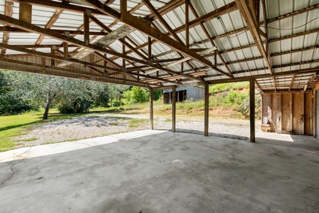 1110 King Rd, Centerville, TN 37033