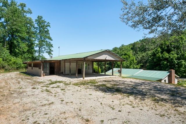 1110 King Rd, Centerville, TN 37033