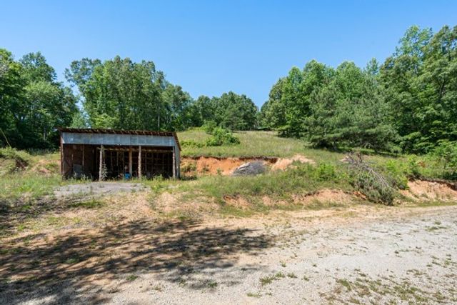 1110 King Rd, Centerville, TN 37033