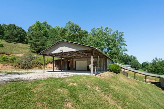 1110 King Rd, Centerville, TN 37033