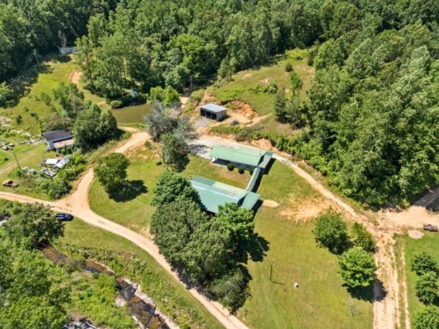 1110 King Rd, Centerville, TN 37033