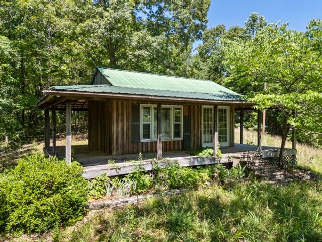 1110 King Rd, Centerville, TN 37033