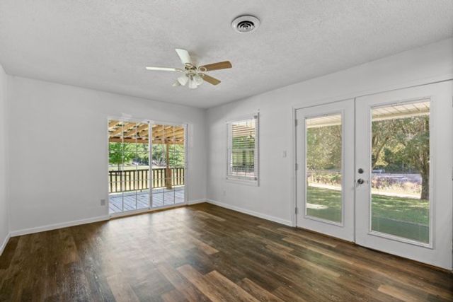 1110 King Rd, Centerville, TN 37033