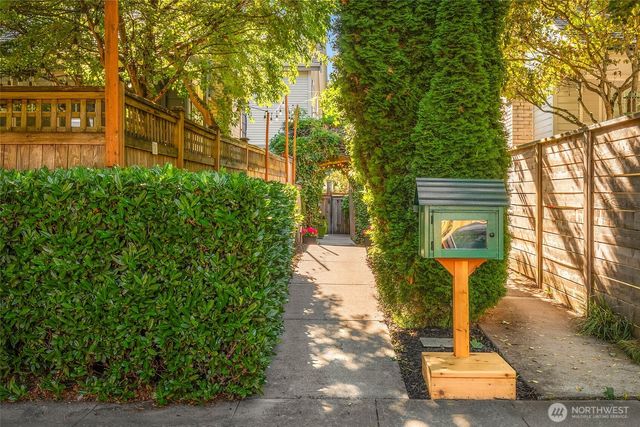 5615 Fauntleroy Way SW, Seattle, WA 98136