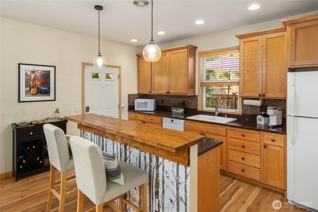 5615 Fauntleroy Way SW, Seattle, WA 98136