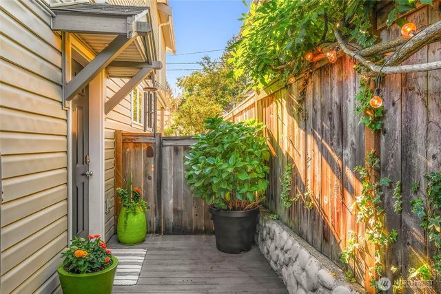 5615 Fauntleroy Way SW, Seattle, WA 98136