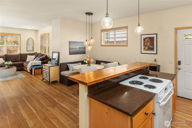 5615 Fauntleroy Way SW, Seattle, WA 98136