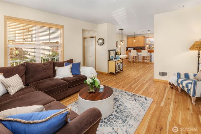 5615 Fauntleroy Way SW, Seattle, WA 98136