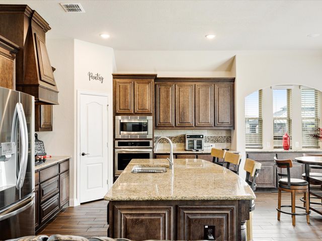 1919 Bellflower Drive, Glenn Heights, TX 75154