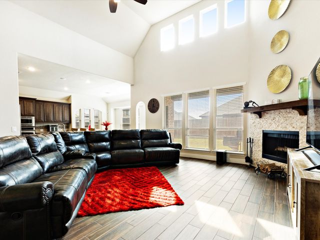 1919 Bellflower Drive, Glenn Heights, TX 75154