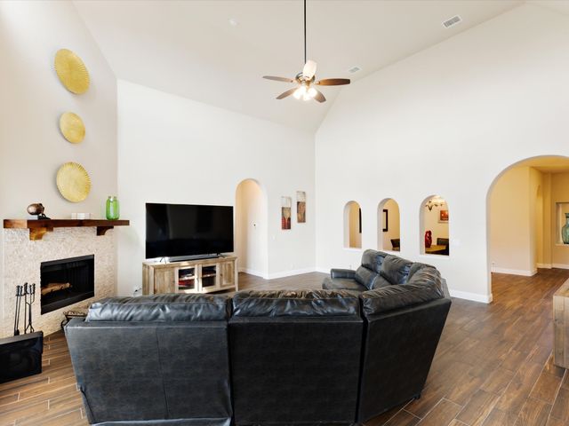 1919 Bellflower Drive, Glenn Heights, TX 75154